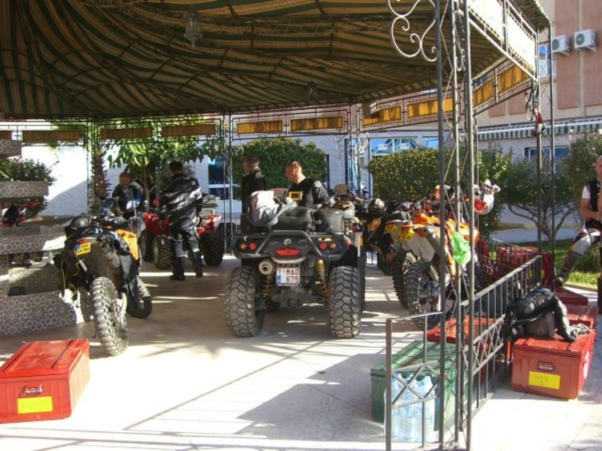Motel Paris Dakar Selouane Экстерьер фото